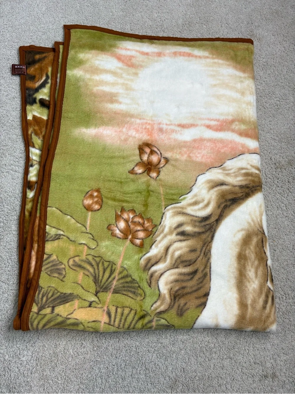 MINT!! VINTAGE 70s Neutral Colors REVERT Acrylic Deep Pile UNICORN Blanket THROW